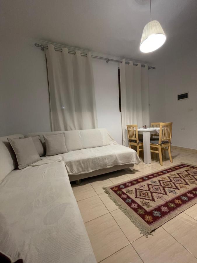 Gjirokastër Meg'S Apartment מראה חיצוני תמונה
